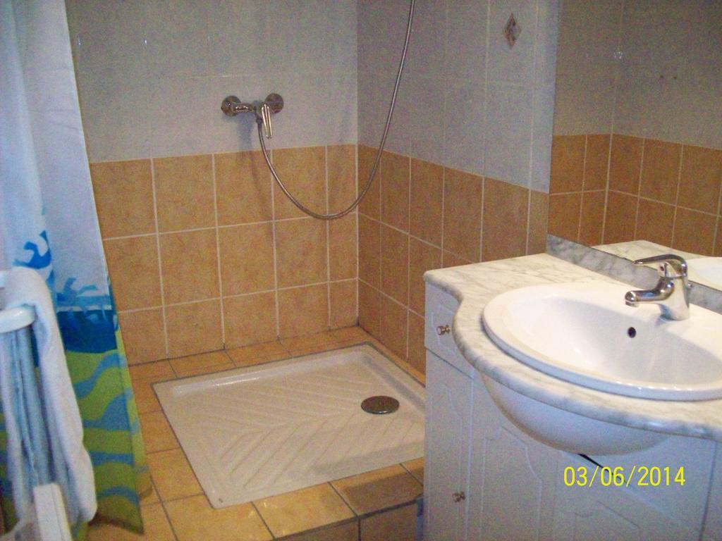 Le Relais Des Blaches Hotel Pierrelatte Szoba fotó